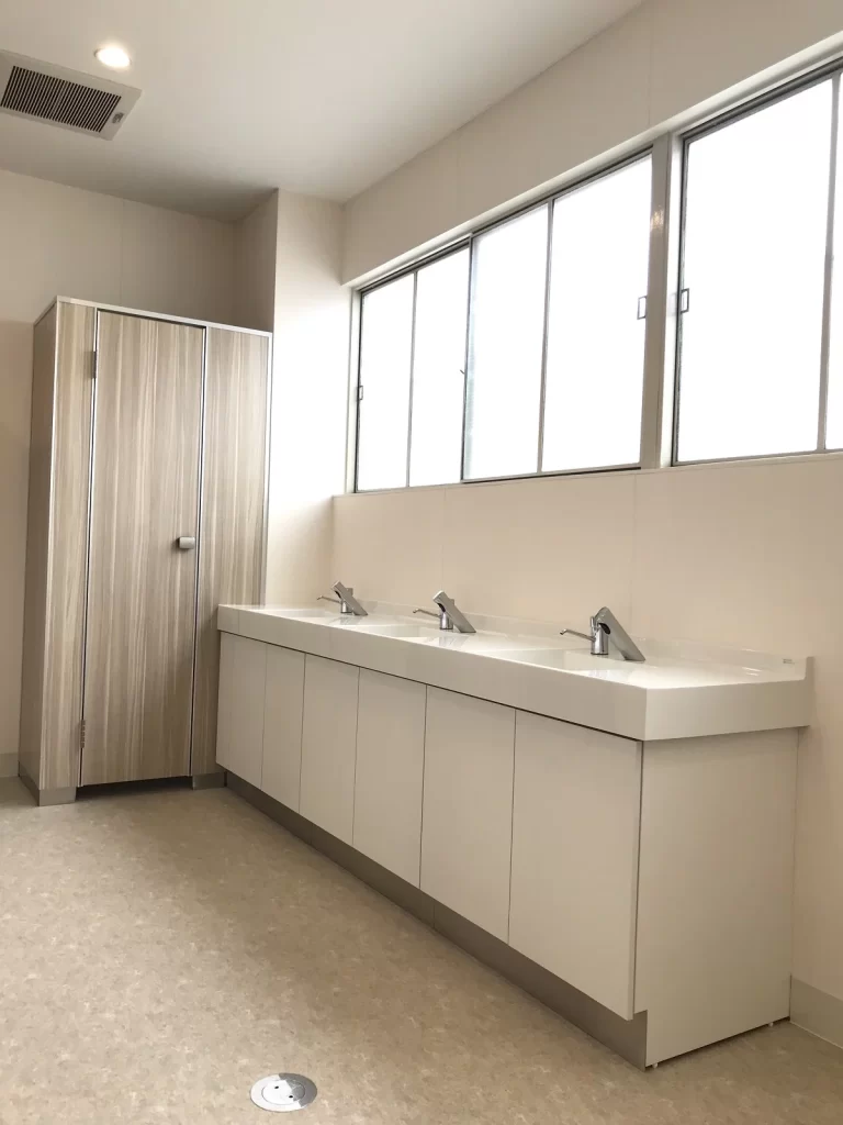 静岡県美容専門学校様トイレ改修(1～3階）