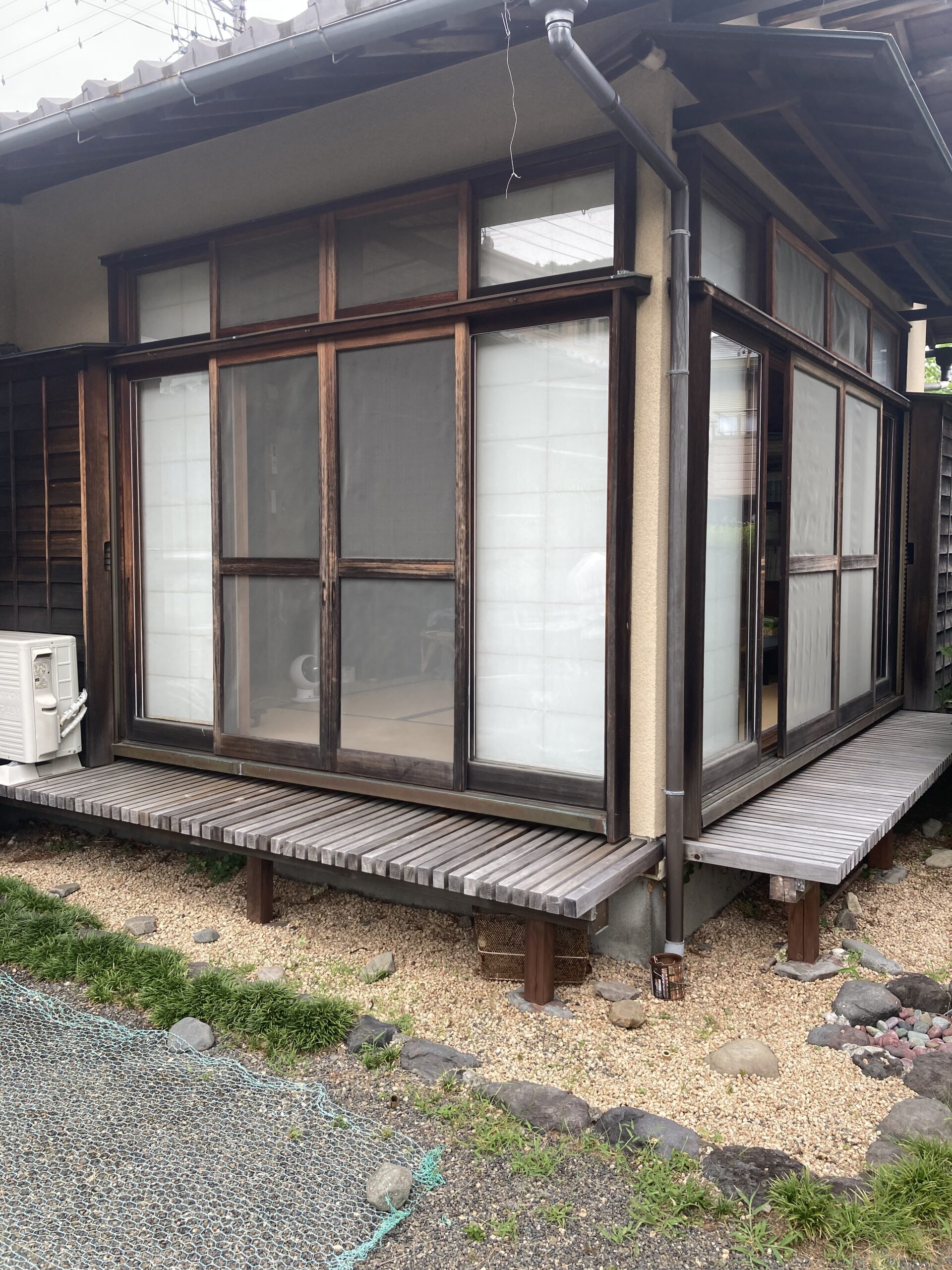 雨戸をパッと取替えて。防災対策はばっちりです。