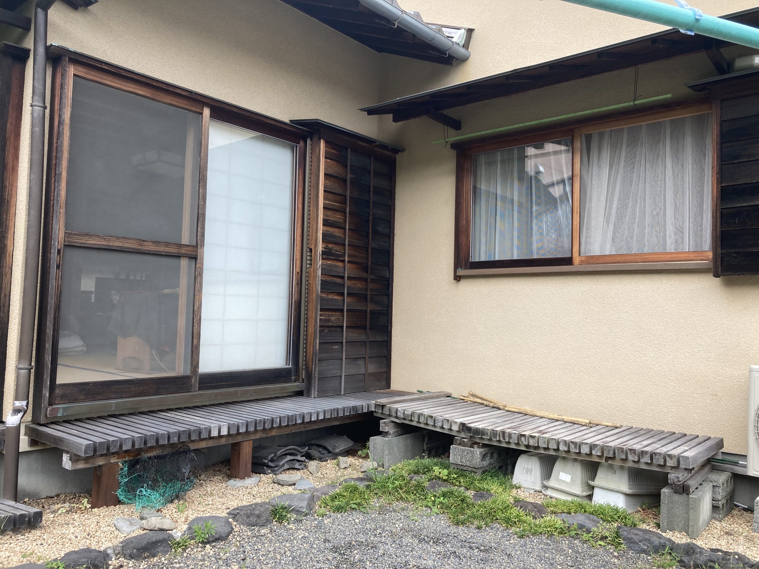 雨戸をパッと取替えて。防災対策はばっちりです。