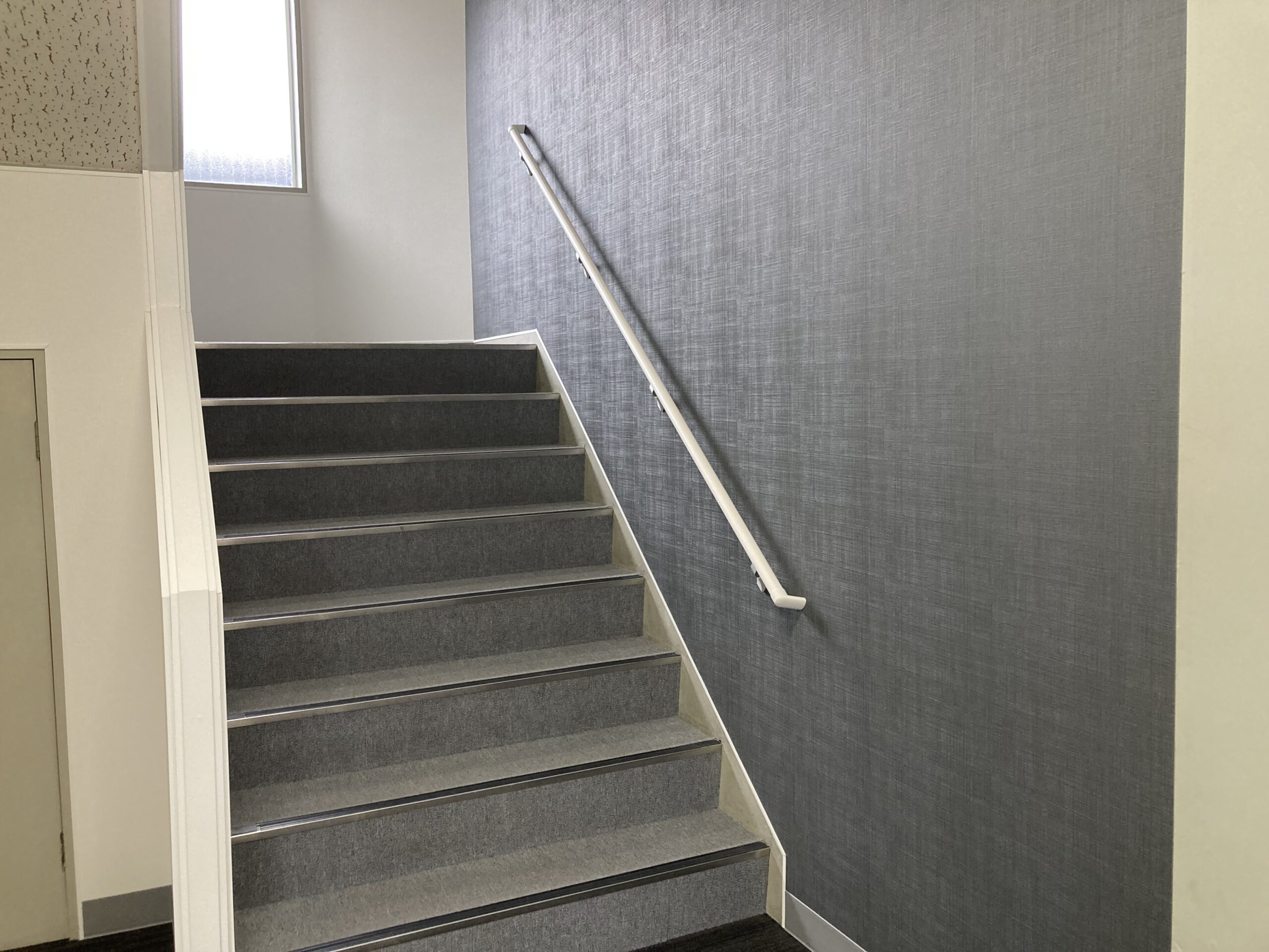 青島文化教材社様　階段室リニューアル工事