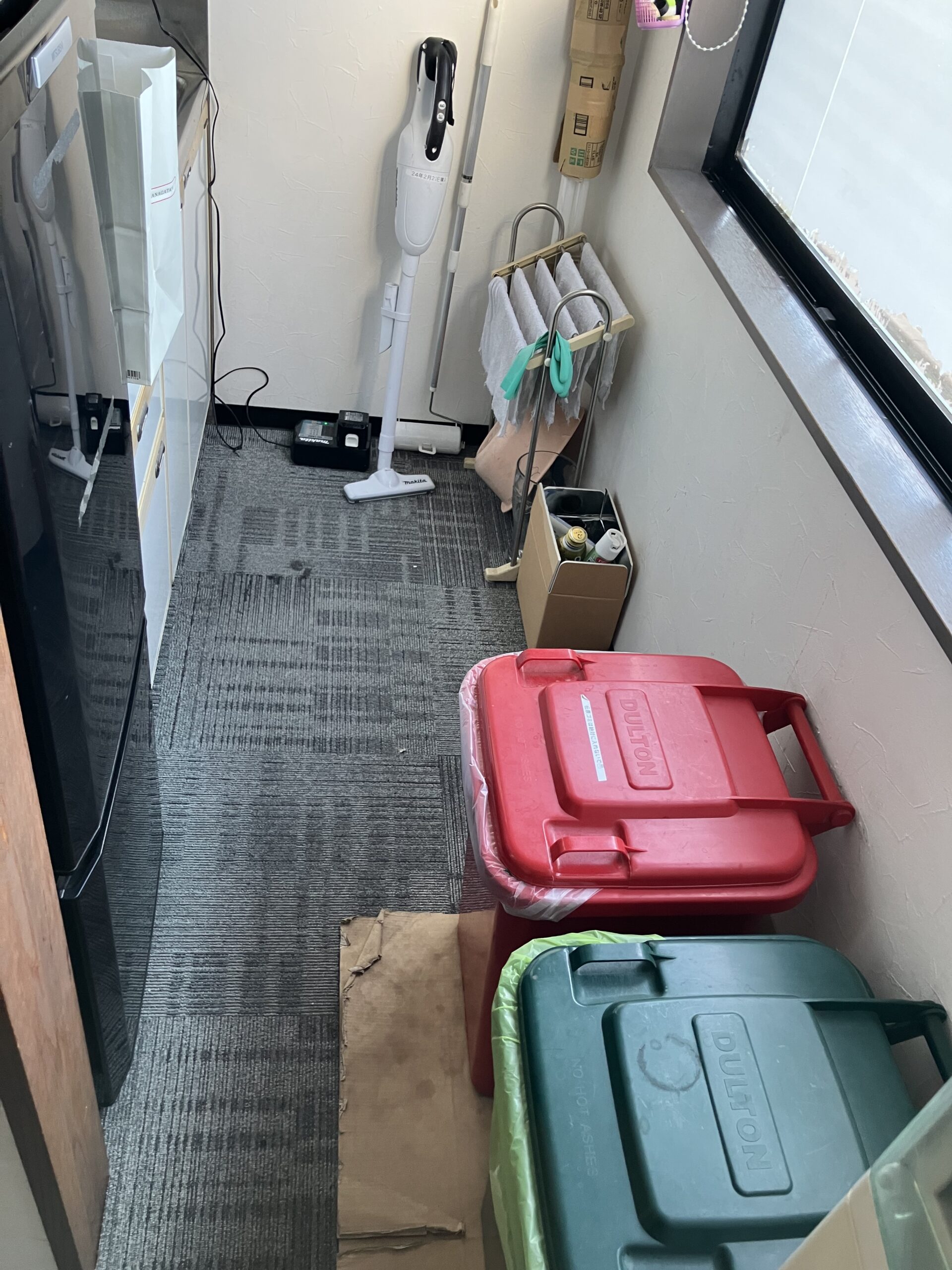 おしゃれなトイレとシンプルキッチンで休憩時間を華やかに