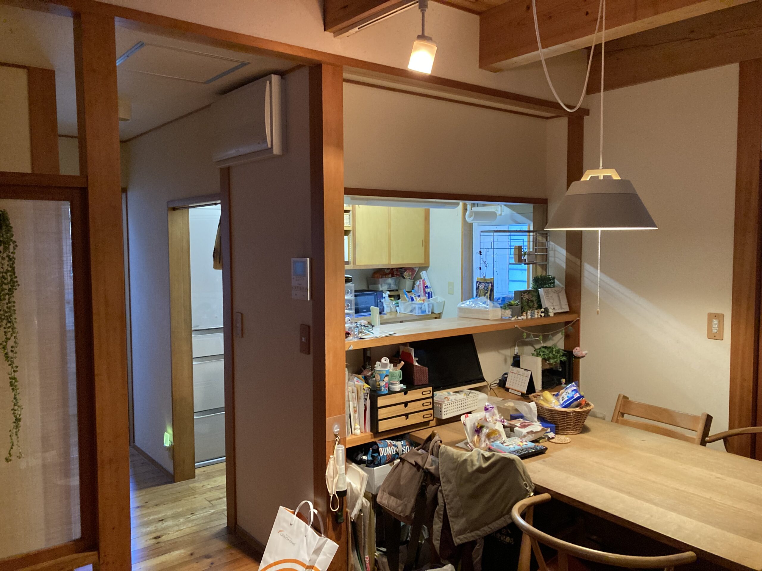 【焼津市】木のぬくもりを活かしたナチュラルモダンの対面キッチン