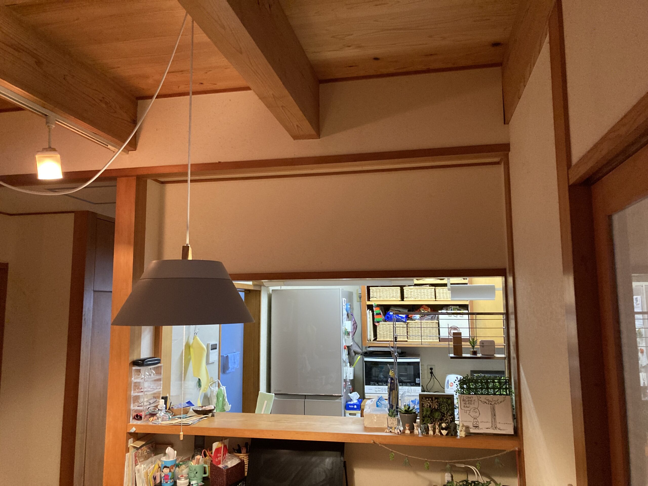 【焼津市】木のぬくもりを活かしたナチュラルモダンの対面キッチン